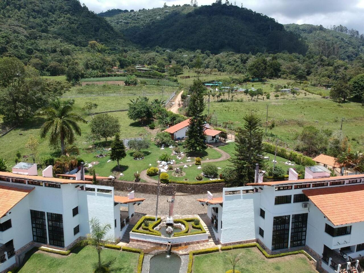 Hotel Maca Lago Calima Ngoại thất bức ảnh