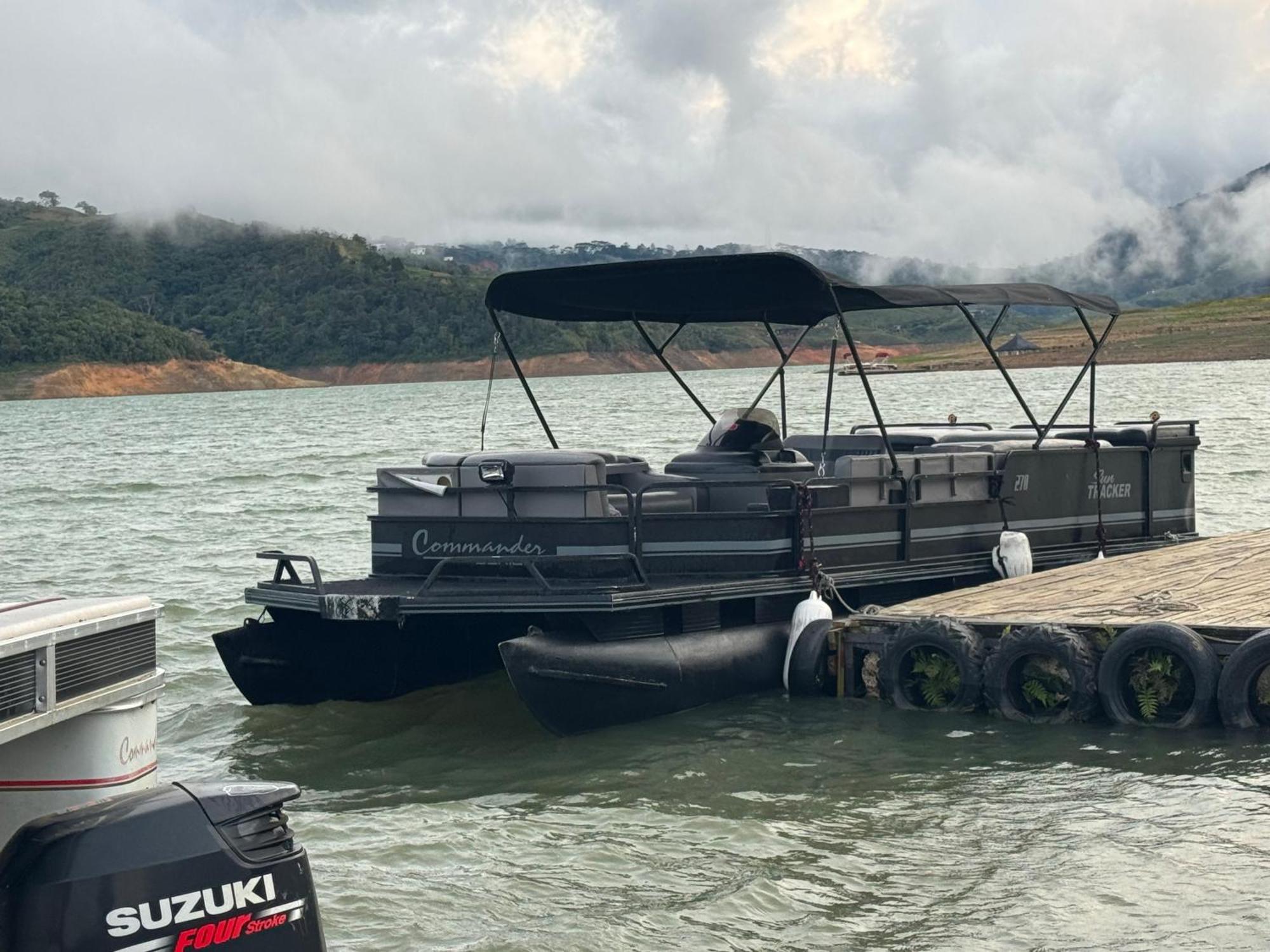 Hotel Maca Lago Calima Ngoại thất bức ảnh